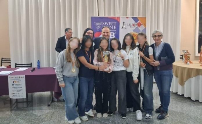 squadra studenti scacchi scuola Marsala premiazione torneo