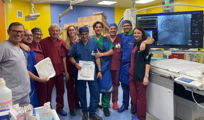 Equipe medica nella sala di Emodinamica dell’ospedale Vittorio Emanuele di Castelvetrano