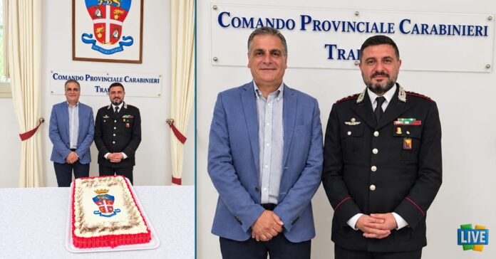 Luogotenente Domenico Rigillo con il comandante provinciale dei Carabinieri di Trapani in occasione del pensionamento
